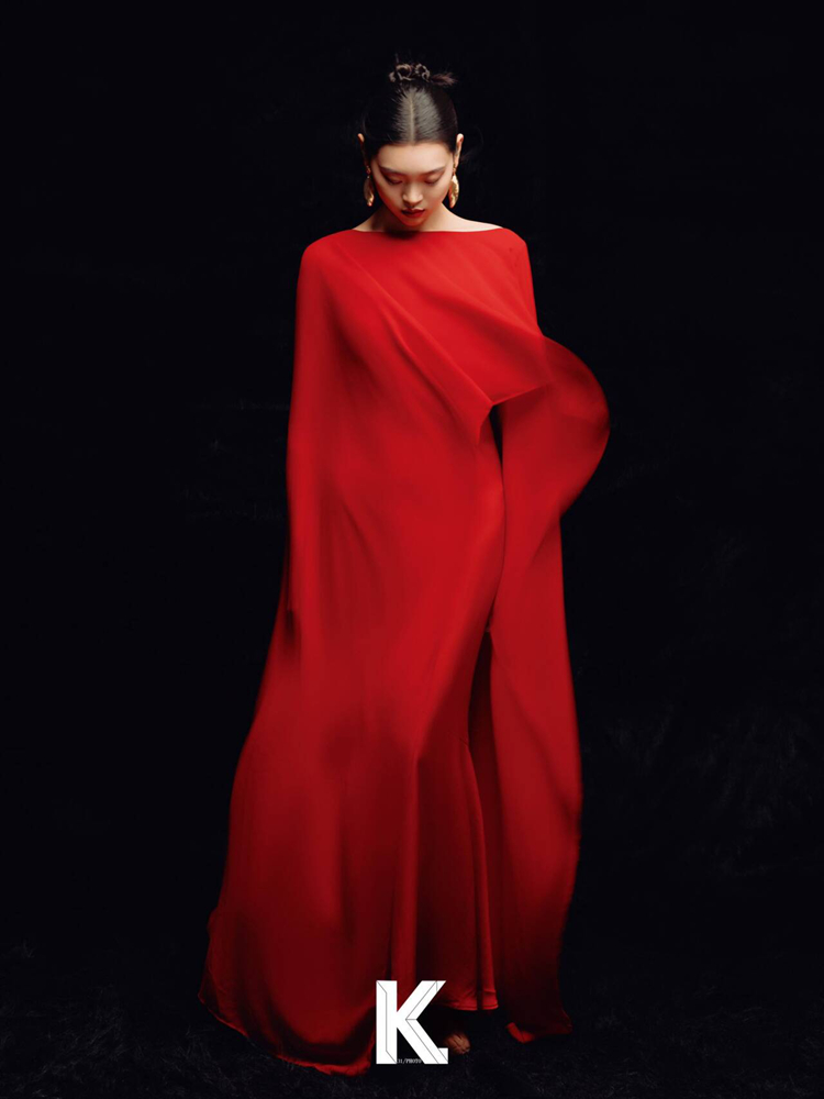 Ethnic Clothing & Online Fashion Store Khaadi Pk - 2026年新作ファッション高級レッドエモーションレトロスタジオポートレート写真撮影衣装民族風女性用エスニックステージ衣装