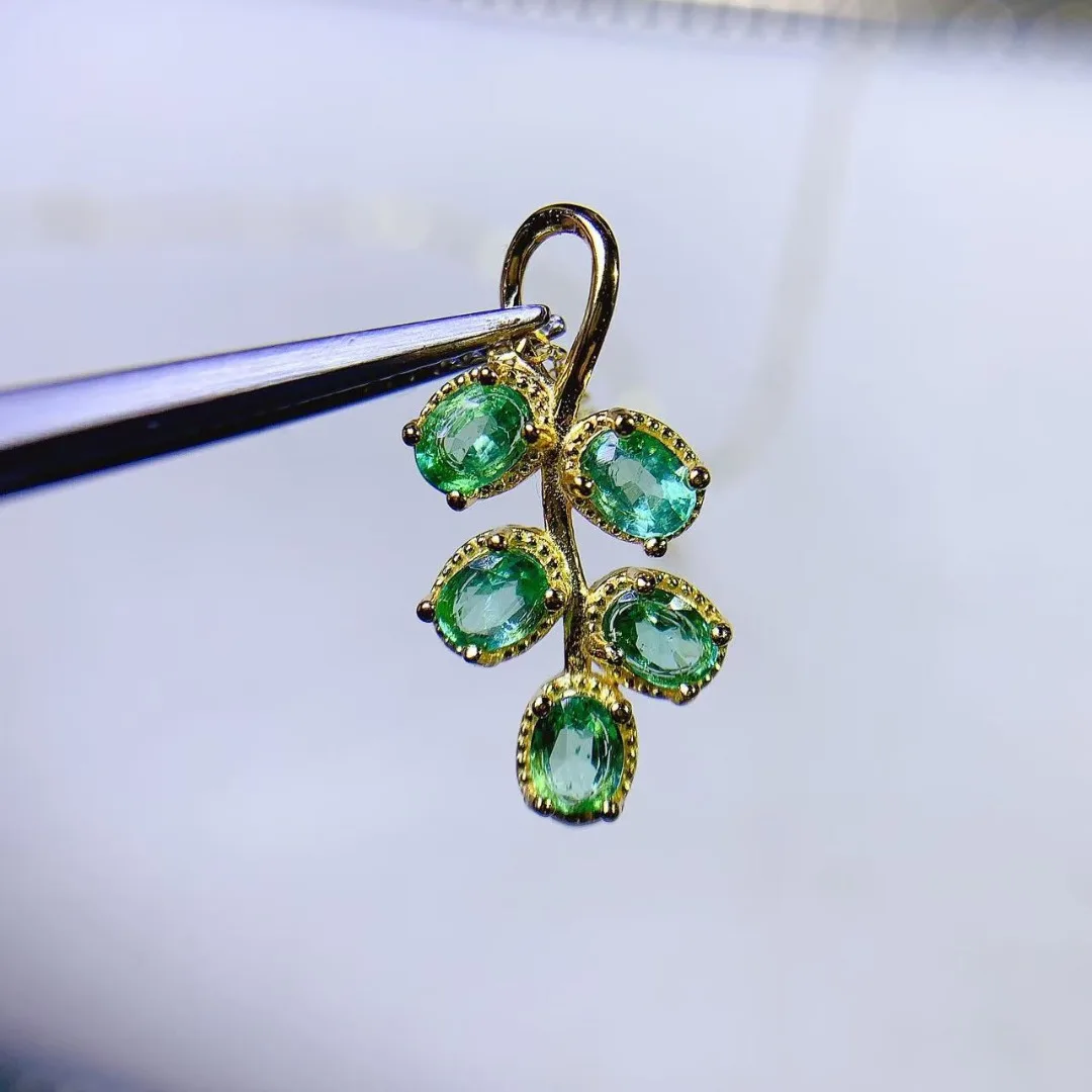 Ethnic Fashion Designers - 豪華な本物のエメラルドを使用したS925シルバーのペンダント。洗練されたデザインが施された、究極の高級ジュエリー。最高の贈り物として最適です。