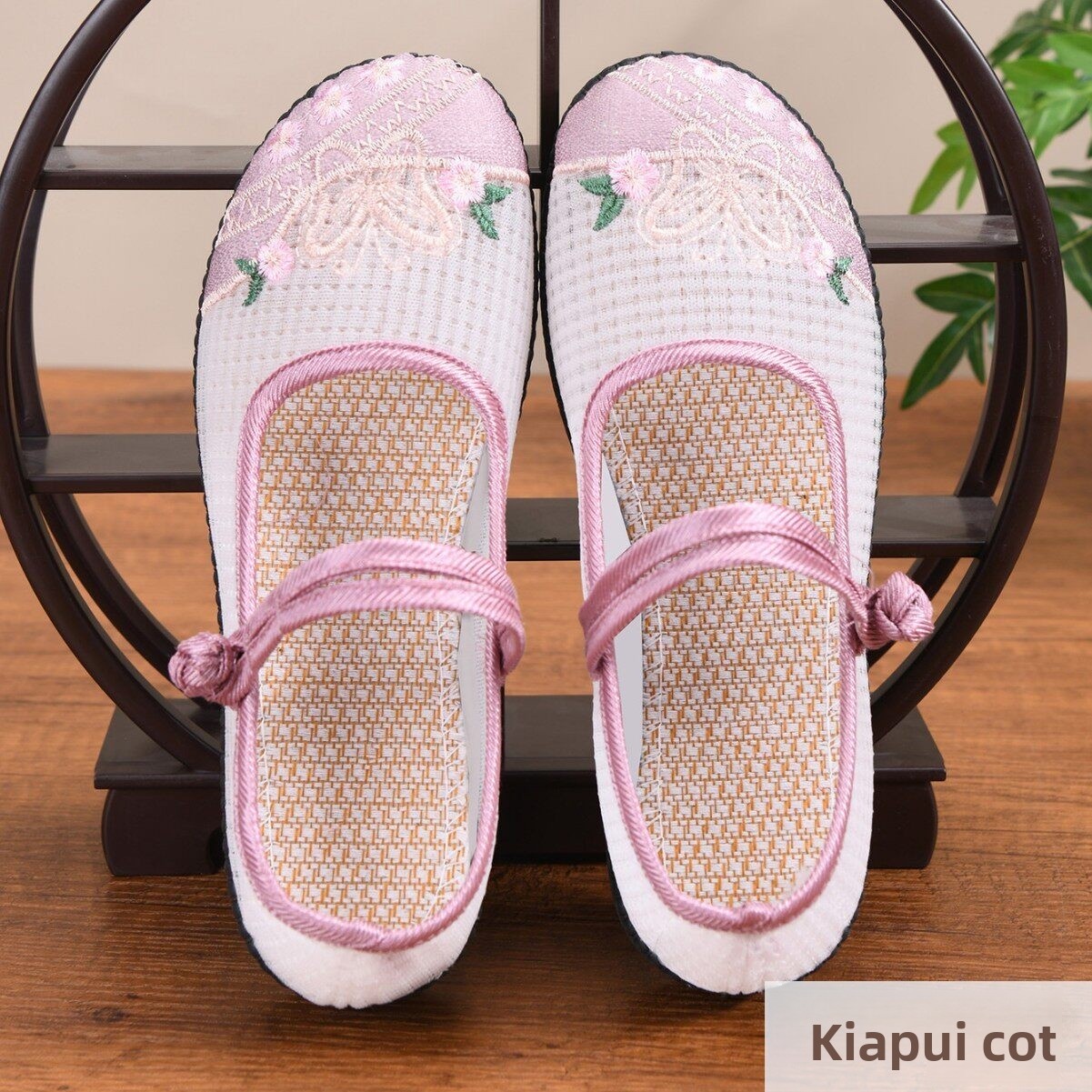 Ethnic Fashion Online - 通気性のある刺繍入りフラットボトムエスニックシューズ、女性用ファッショナブルなスリッポンカジュアルシューズ、コットン裏地、滑り止めラバーソール