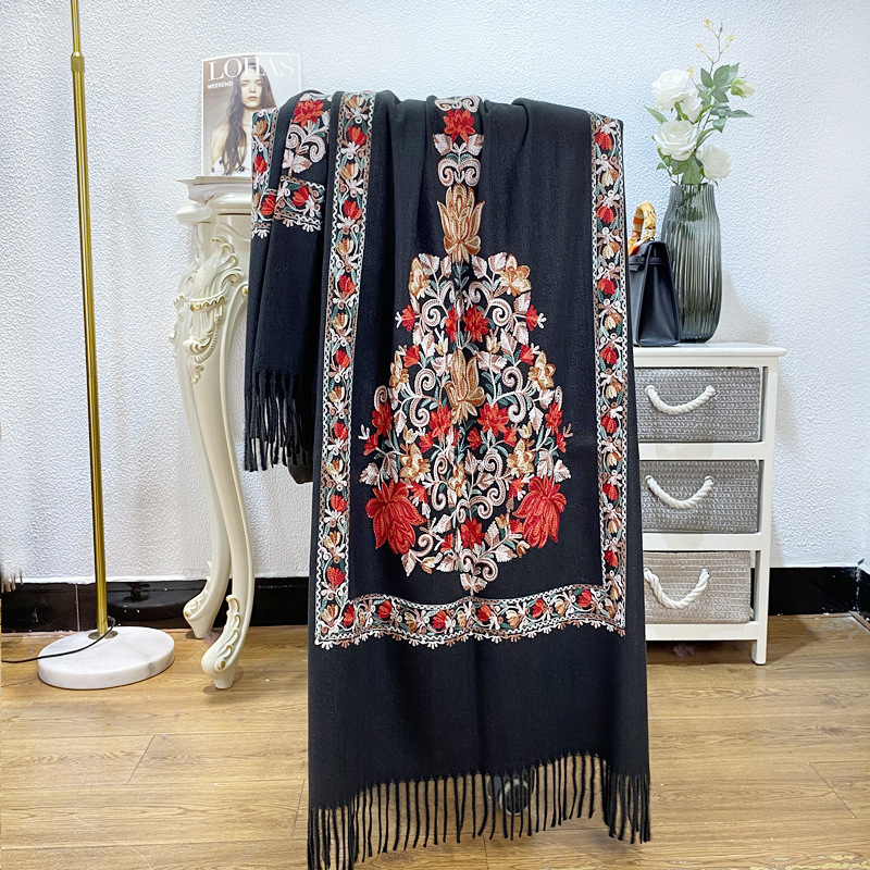 Ethnic Fashion Brands - レディース新作、エスニック調のショール、花柄カシミヤスカーフ、高級感のあるラップショール、ファッションブランドのスカーフ、レディーススカーフ。