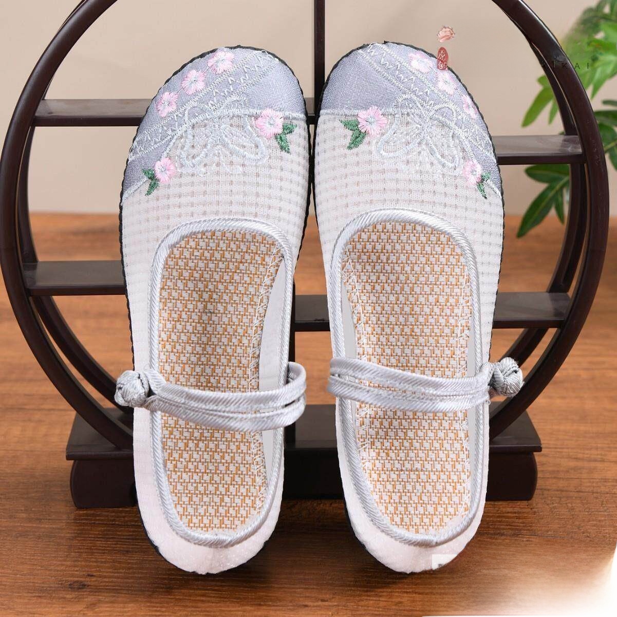 通気性のある刺繍入りフラットボトムエスニックシューズ、女性用 - Ethnic Fashion Online のレビューと価格