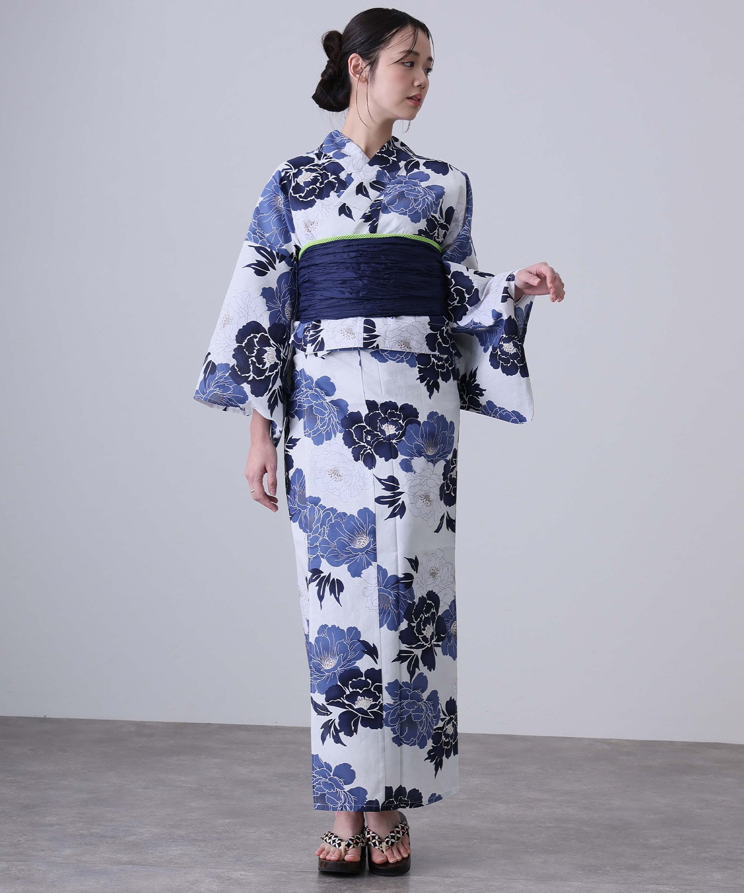 伝統的な浴衣着物綿麻素材ガールズドレス夏2026エスニック婦 - Ethnic Clothing & Online Fashion Store Khaadi Pk のレビューと価格